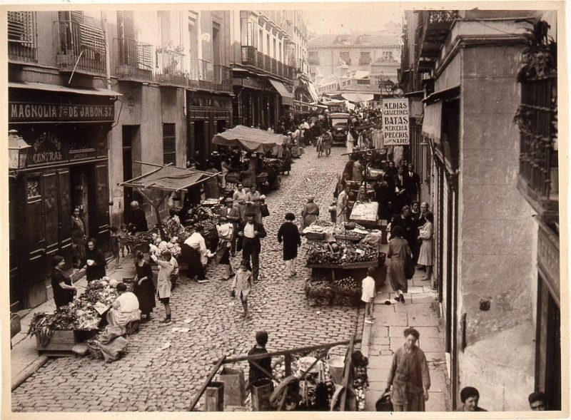 Calle cercana al mercado de San Ildefonso (Fuente: Memoria de Madrid)