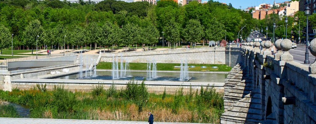 Paseos en espacios verdes: una mirada a la renaturalización de Madrid