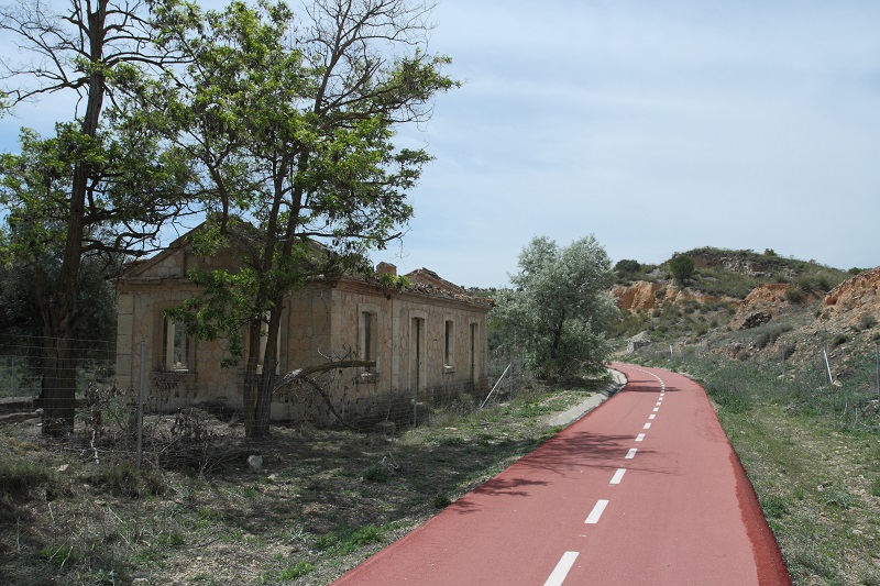 Ruinas antigua estacion de Tajuna Via Verde del Tajuna ciclismo senderismo madrid