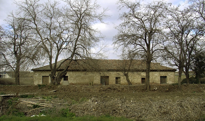 Casa antigua proxima a la cuarta exclusa del real canal del manzanares