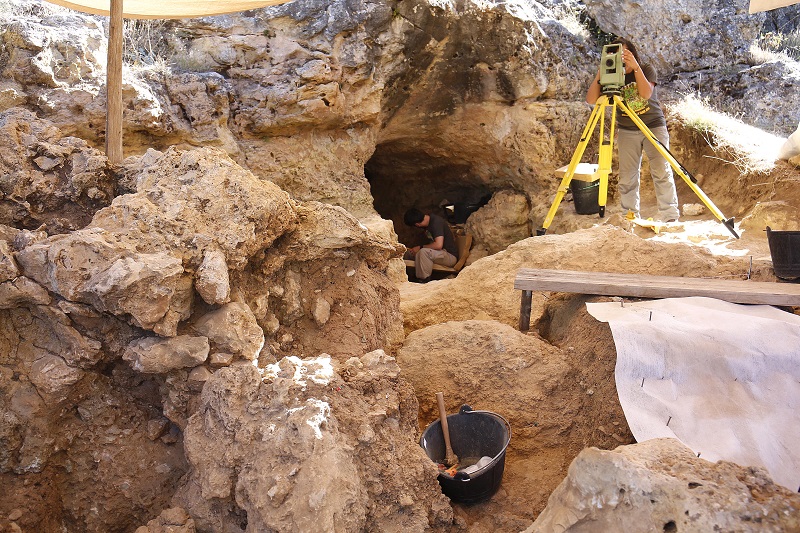 Excavaciones Pinilla del Valle de los neandertales Madrid paelontologia