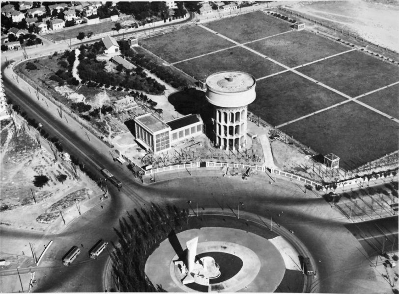 Depósito elevado de plaza de Castilla en 1969.