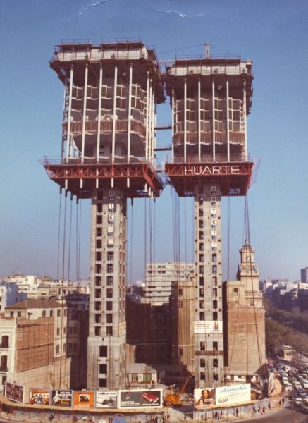 Torres de Colon en obras estructura plantas colgadas del nucleo de hormigon Antonio Lamela 745x1024 1