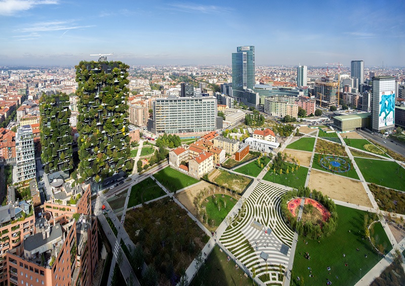El parque BAM de Milán, frente al Bosco Verticale, edificio emblemático del proyecto urbanístico Porta Nuova.
